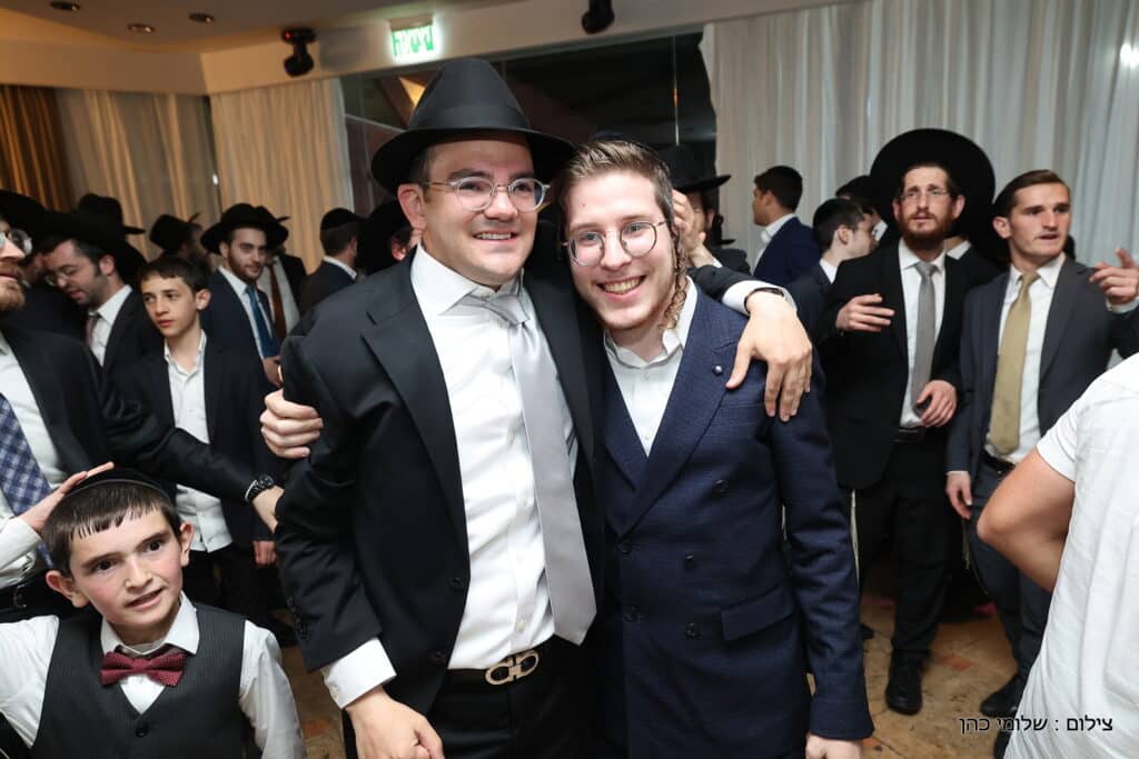 העיתונאי החרדי התחתן, כולם התייצבו