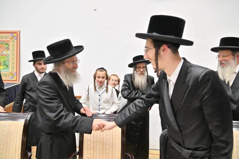 אלע חסידים: שמחת אירוסי בתו של הרה"צ נחמן בידרמן