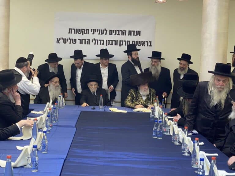 "לא להכניס פלאפון שלא תומך כשר":  החלטות הרבנים