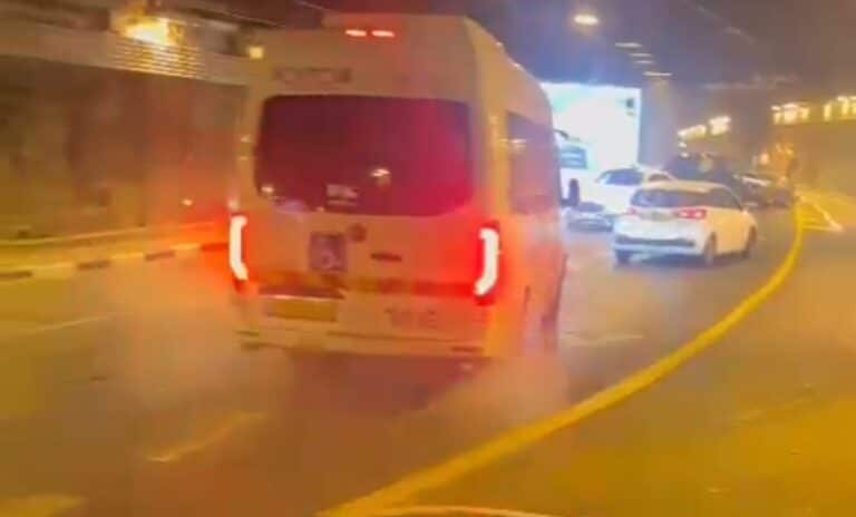 זהירות: רכבים מחליקים בנתיבי  איילון