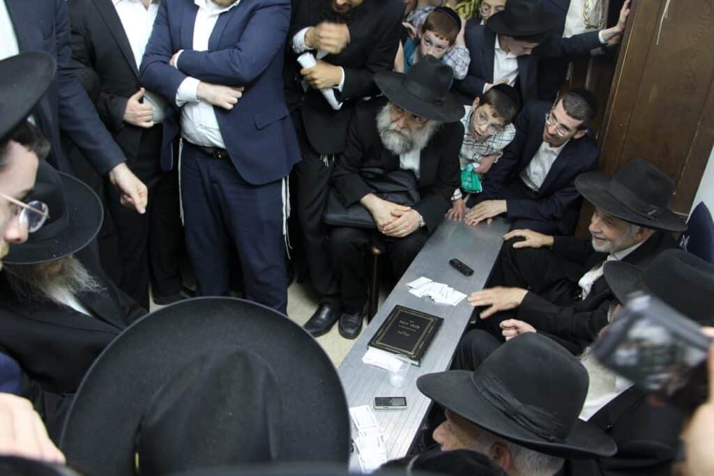 גדולי ישראל ואישי ציבור ניחמו בבית מרן זצוק"ל