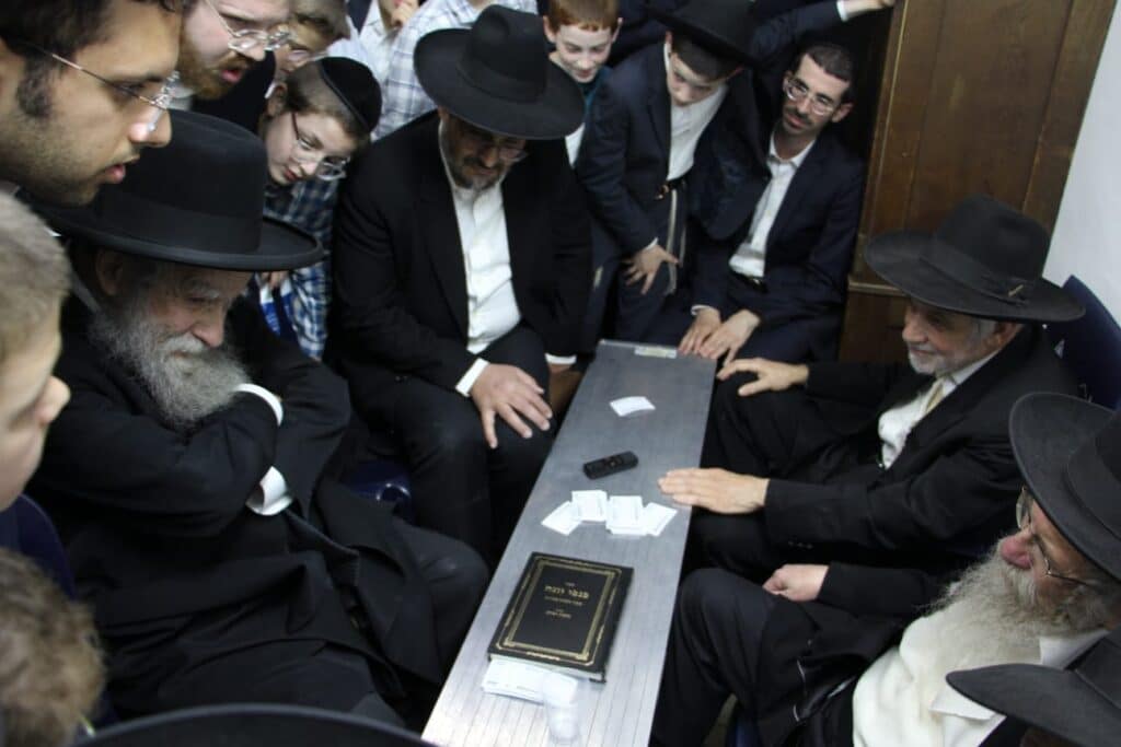 גדולי ישראל ואישי ציבור ניחמו בבית מרן זצוק"ל