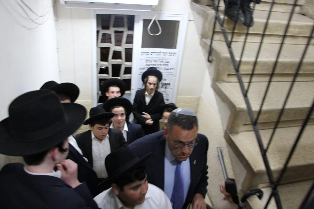 גדולי ישראל ואישי ציבור ניחמו בבית מרן זצוק"ל