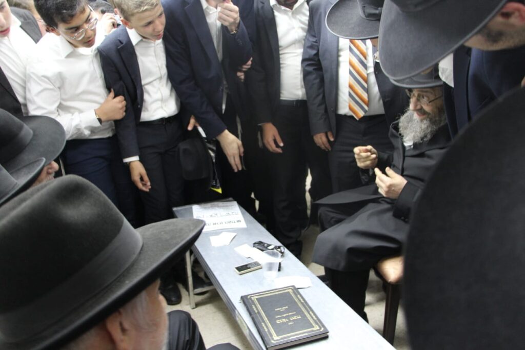 גדולי ישראל ואישי ציבור ניחמו בבית מרן זצוק"ל