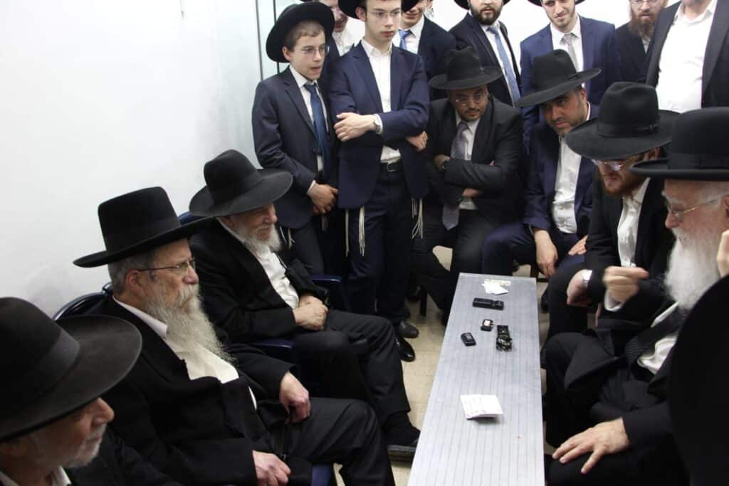 גדולי ישראל ואישי ציבור ניחמו בבית מרן זצוק"ל