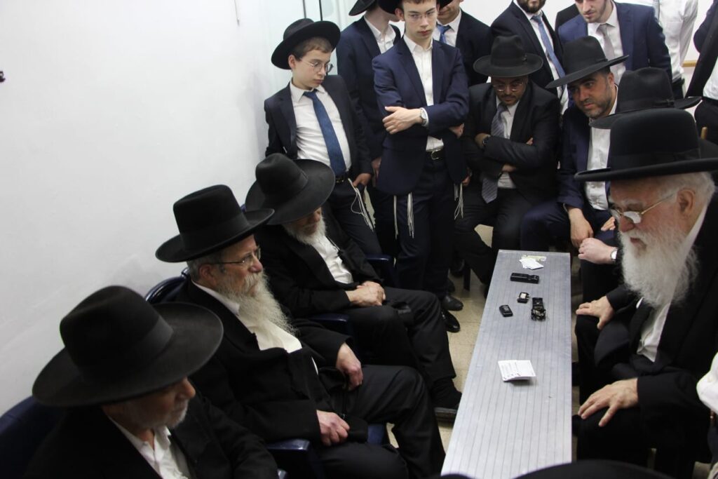 גדולי ישראל ואישי ציבור ניחמו בבית מרן זצוק"ל