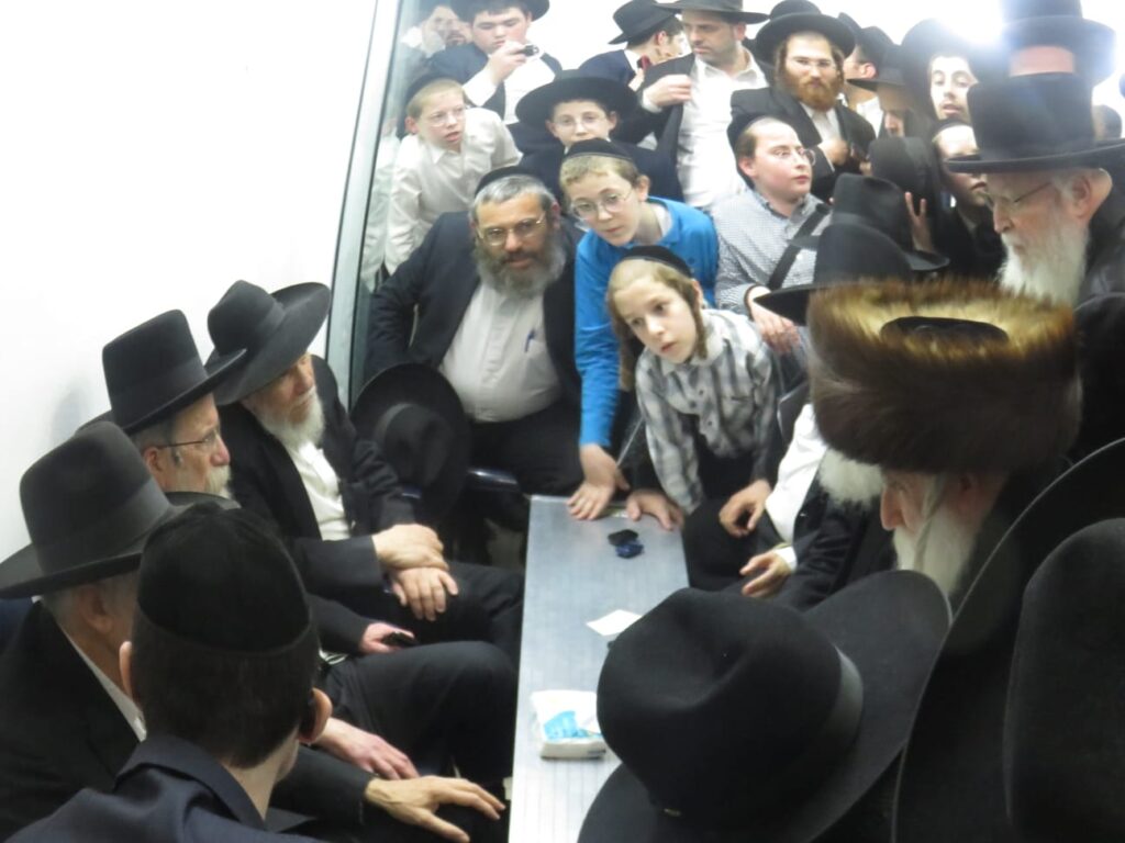 גדולי ישראל ואישי ציבור ניחמו בבית מרן זצוק"ל