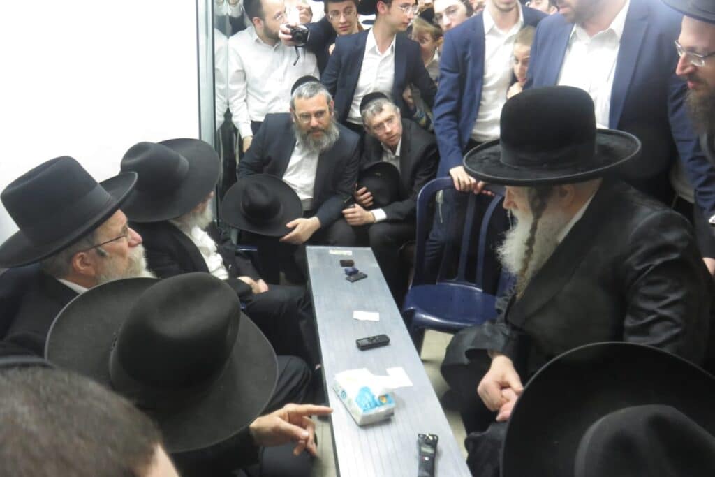 גדולי ישראל ואישי ציבור ניחמו בבית מרן זצוק"ל
