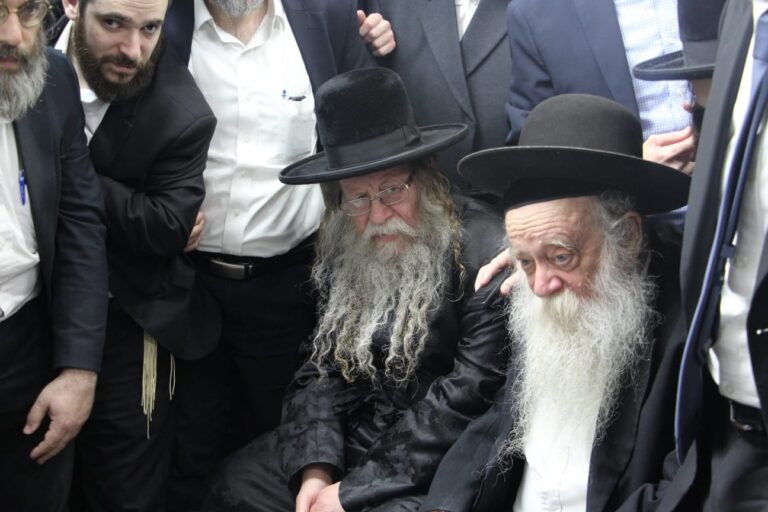 גדולי ישראל ואישי ציבור ניחמו בבית מרן זצוק"ל
