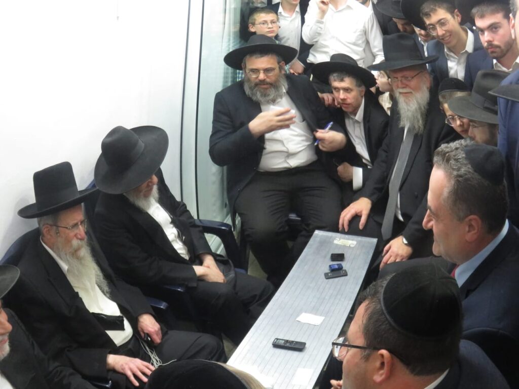 גדולי ישראל ואישי ציבור ניחמו בבית מרן זצוק"ל
