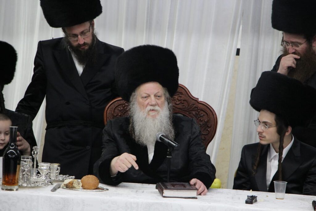 טיש ושבע ברכות: ערב מרגש בבית המדרש של חסידות מודז'יץ