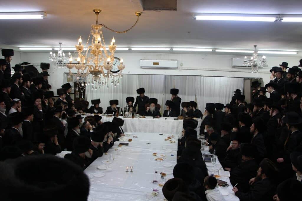 טיש ושבע ברכות: ערב מרגש בבית המדרש של חסידות מודז'יץ