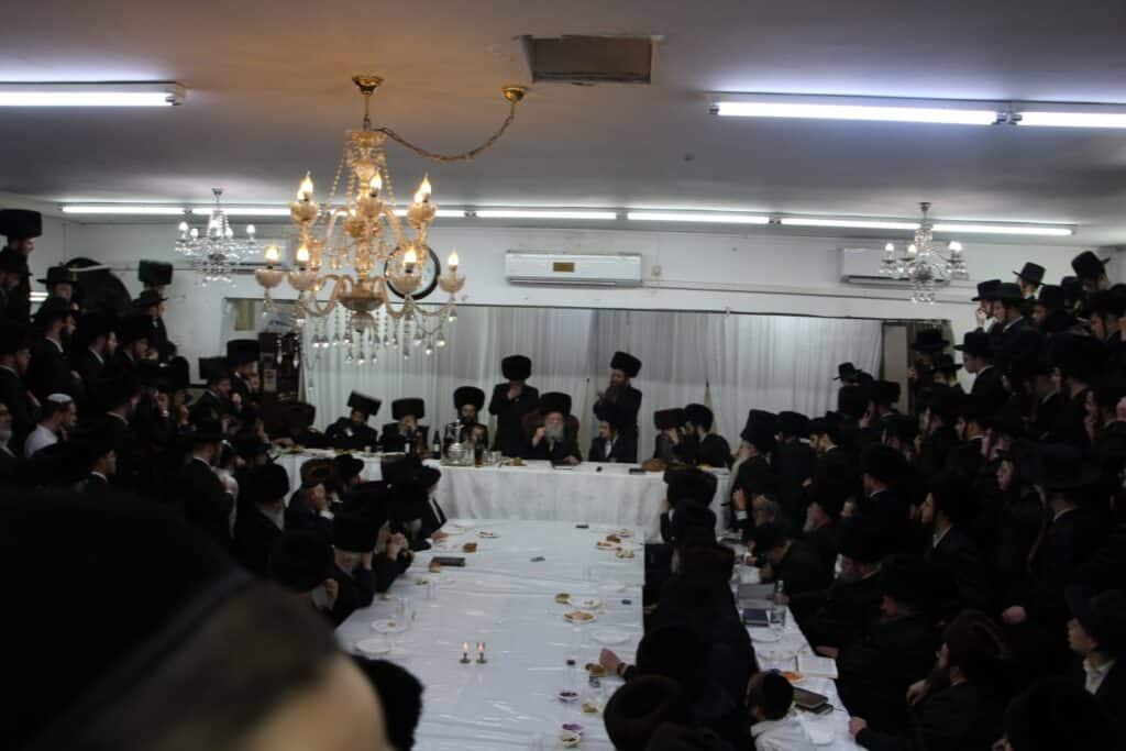 טיש ושבע ברכות: ערב מרגש בבית המדרש של חסידות מודז'יץ