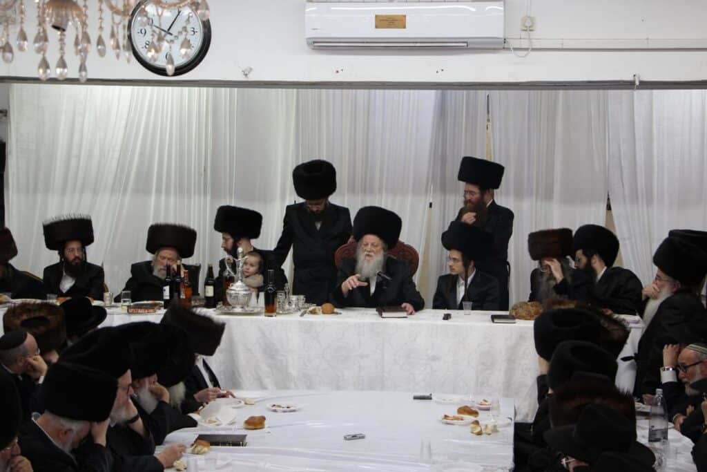 טיש ושבע ברכות: ערב מרגש בבית המדרש של חסידות מודז'יץ