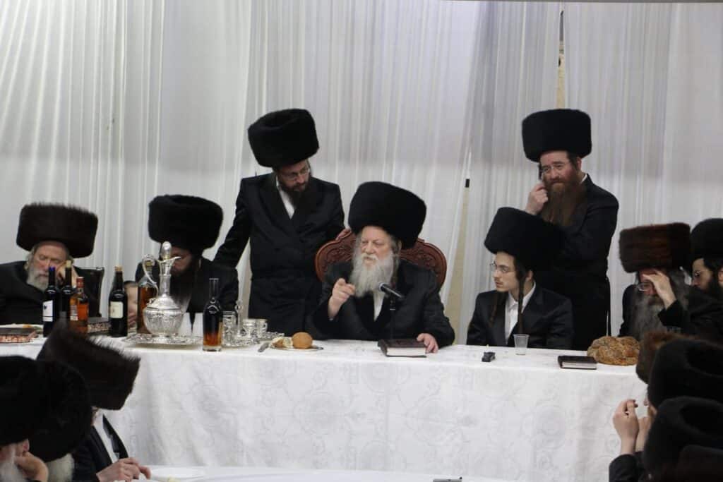 טיש ושבע ברכות: ערב מרגש בבית המדרש של חסידות מודז'יץ