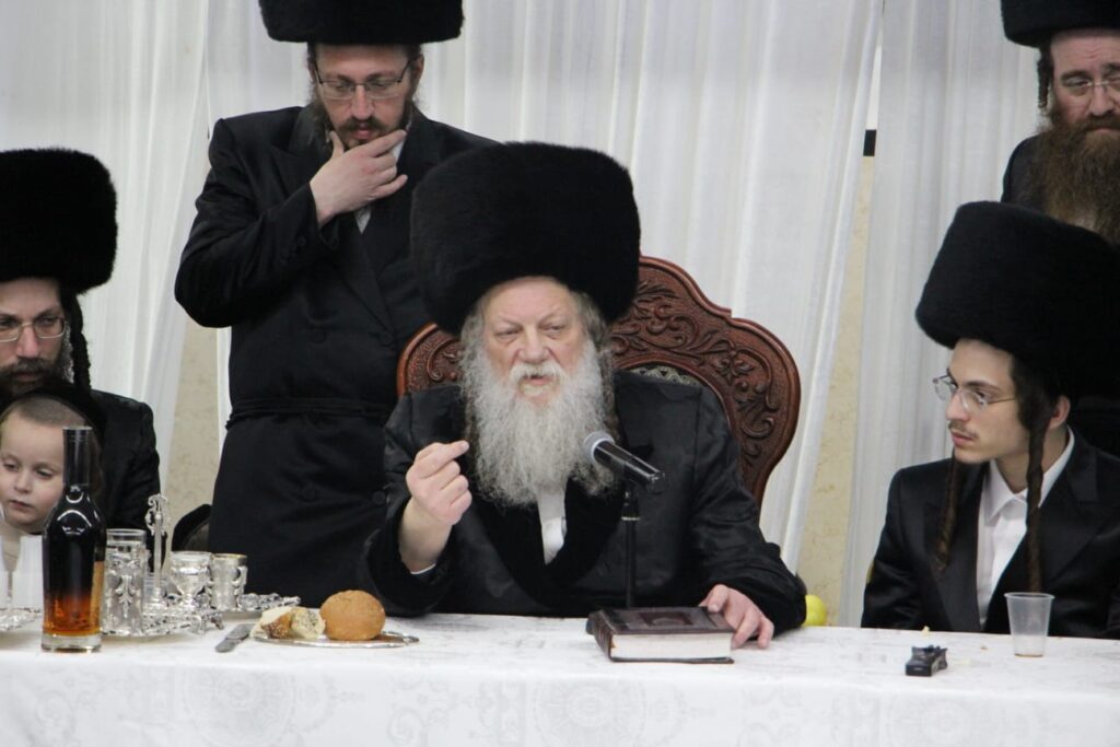 טיש ושבע ברכות: ערב מרגש בבית המדרש של חסידות מודז'יץ