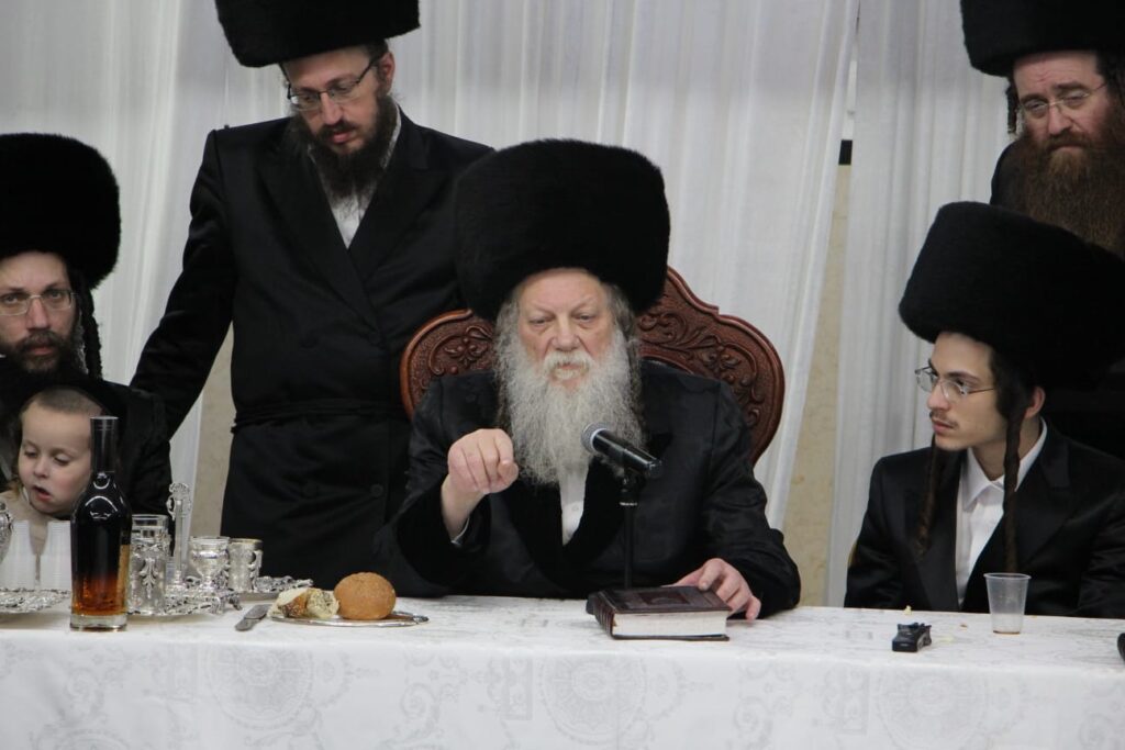 טיש ושבע ברכות: ערב מרגש בבית המדרש של חסידות מודז'יץ