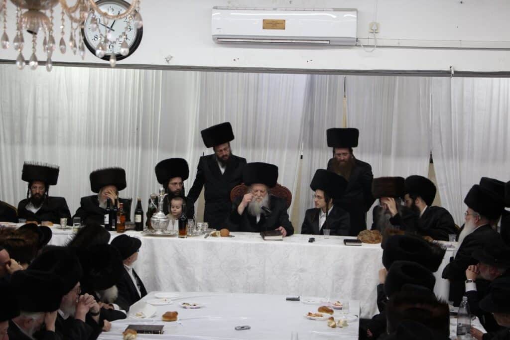 טיש ושבע ברכות: ערב מרגש בבית המדרש של חסידות מודז'יץ