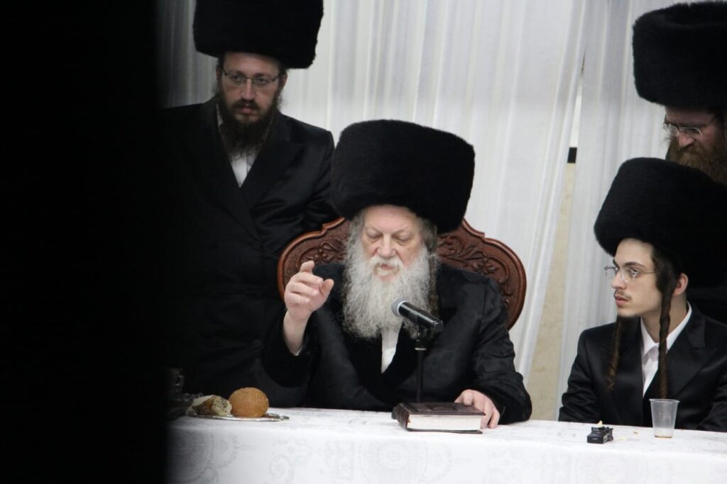 טיש ושבע ברכות: ערב מרגש בבית המדרש של חסידות מודז'יץ