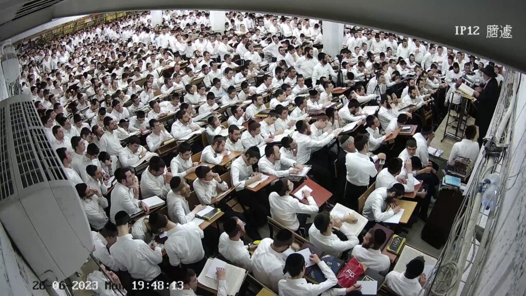 התרגשות בפוניבז': אלפים בשיעור כללי הראשון של הגר"ד לוי