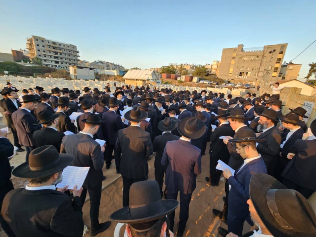 ככלות השלושים: המונים עלו לקברו של מרן הגר"ג זצוק"ל