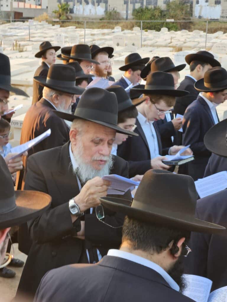 ככלות השלושים: המונים עלו לקברו של מרן הגר"ג זצוק"ל