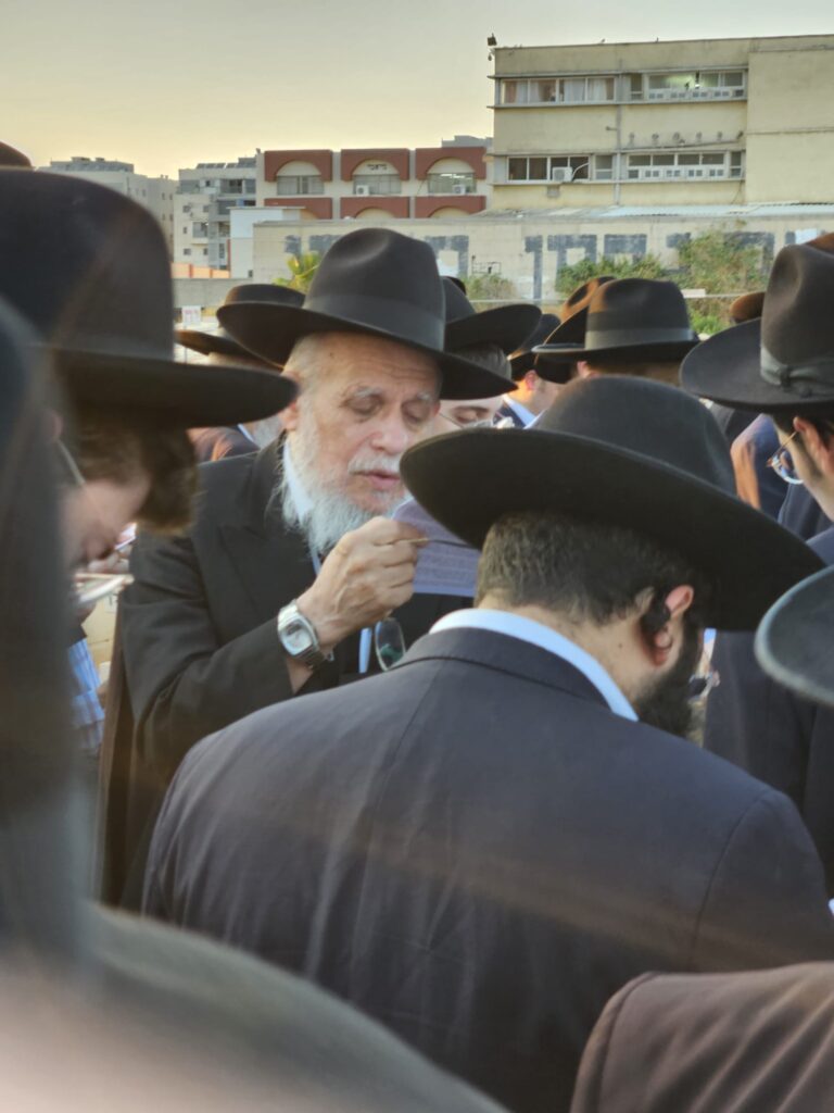 ככלות השלושים: המונים עלו לקברו של מרן הגר"ג זצוק"ל