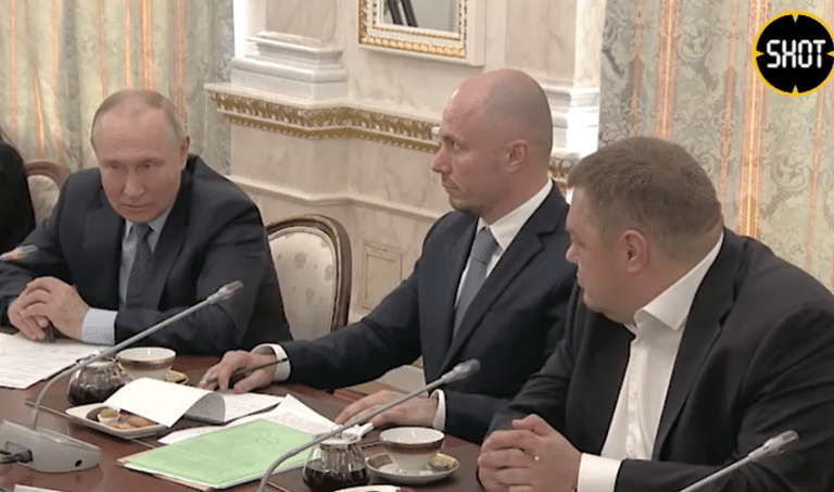 פוטין כינס עיתונאים בקרמלין והתוודה על כשלי המלחמה