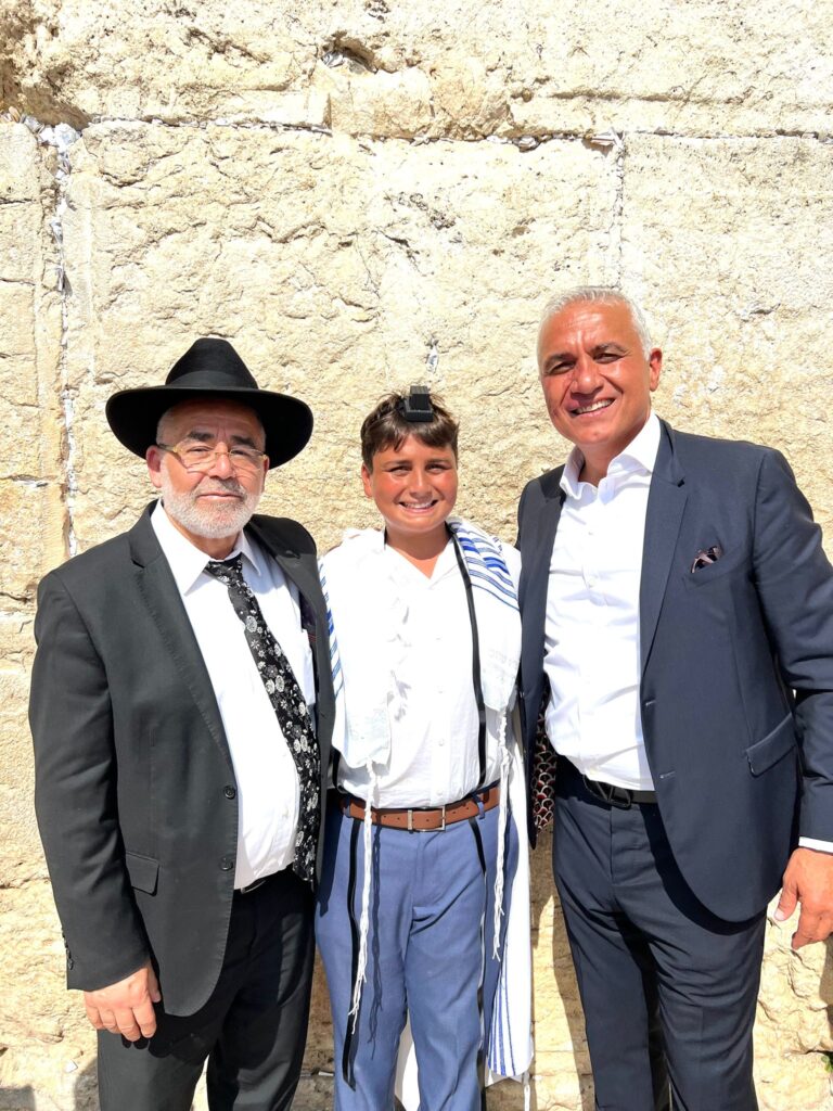 ברחבת הכותל המערבי: אנוסי משהד הגיעו למצוות