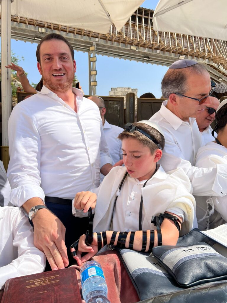 ברחבת הכותל המערבי: אנוסי משהד הגיעו למצוות