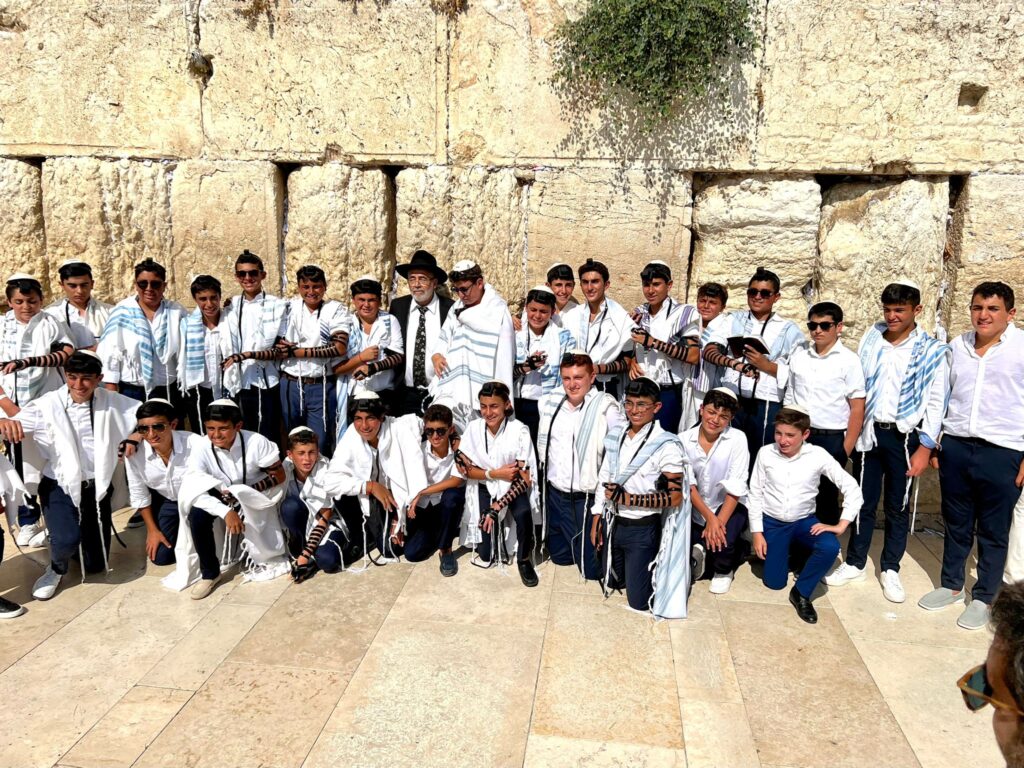 ברחבת הכותל המערבי: אנוסי משהד הגיעו למצוות