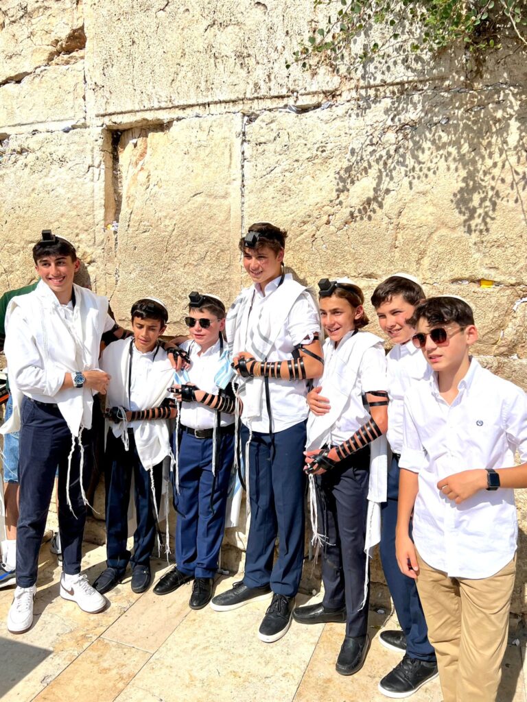 ברחבת הכותל המערבי: אנוסי משהד הגיעו למצוות