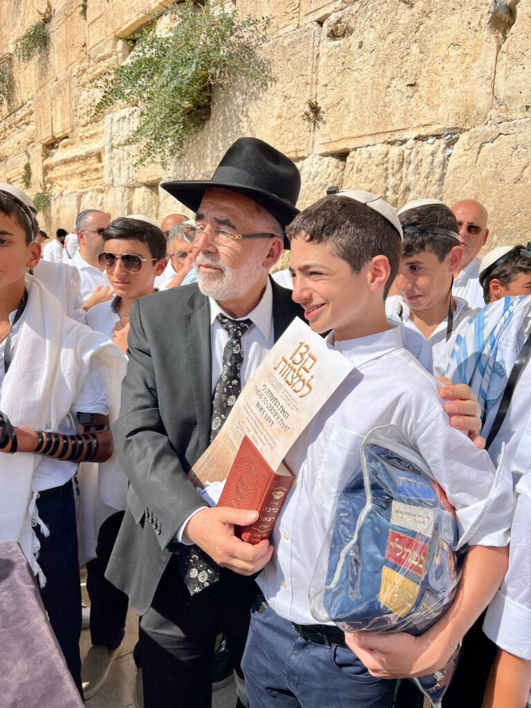 ברחבת הכותל המערבי: אנוסי משהד הגיעו למצוות