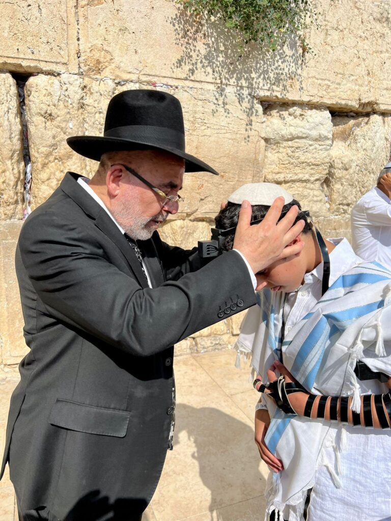 ברחבת הכותל המערבי: אנוסי משהד הגיעו למצוות