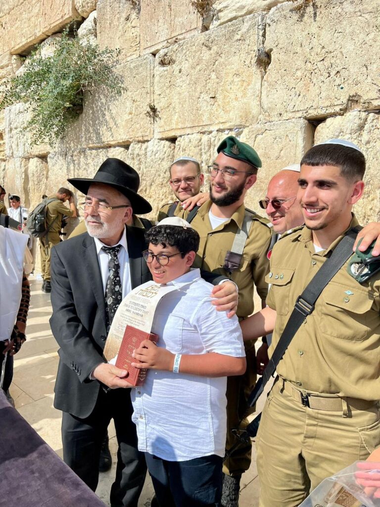 ברחבת הכותל המערבי: אנוסי משהד הגיעו למצוות