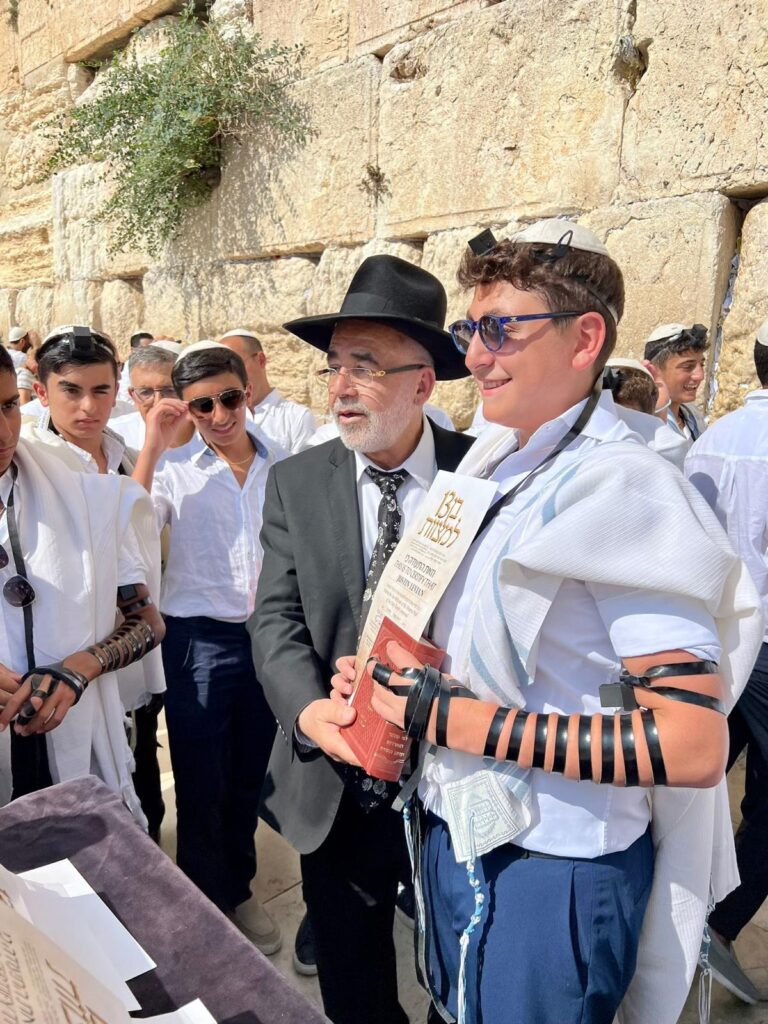 ברחבת הכותל המערבי: אנוסי משהד הגיעו למצוות