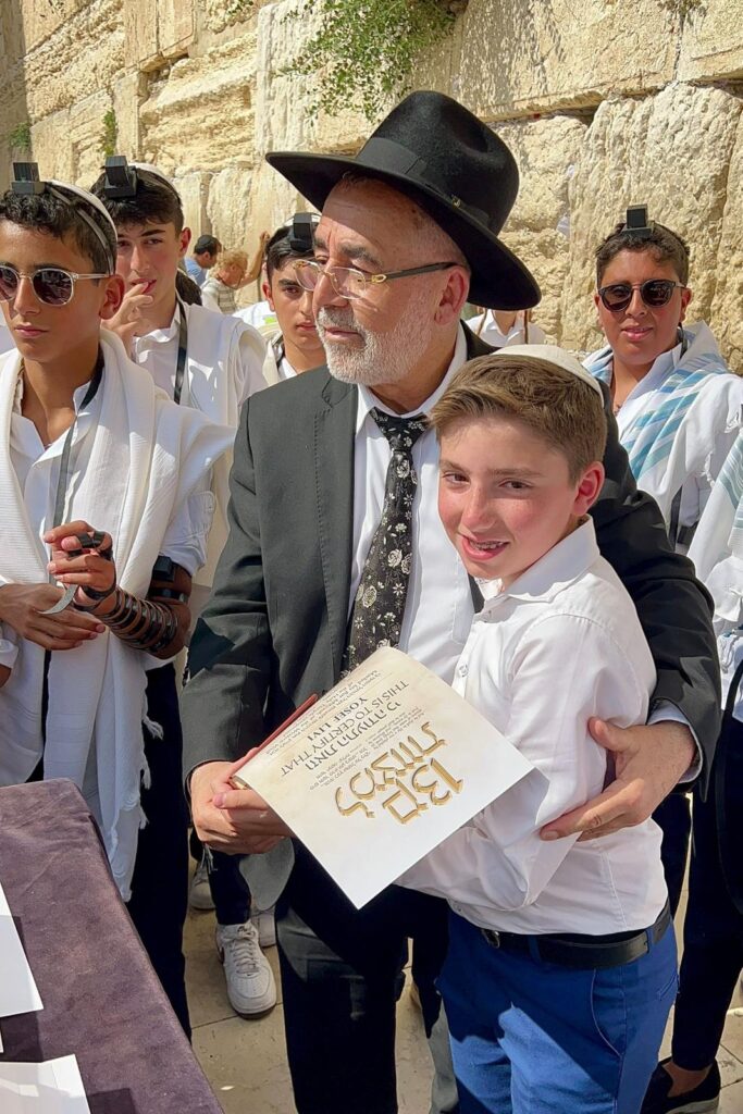 ברחבת הכותל המערבי: אנוסי משהד הגיעו למצוות