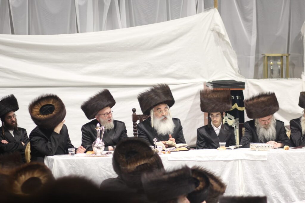 גלריה: האדמו"ר מדושינסקיא שבת בבני ברק