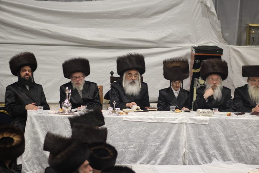 גלריה: האדמו"ר מדושינסקיא שבת בבני ברק