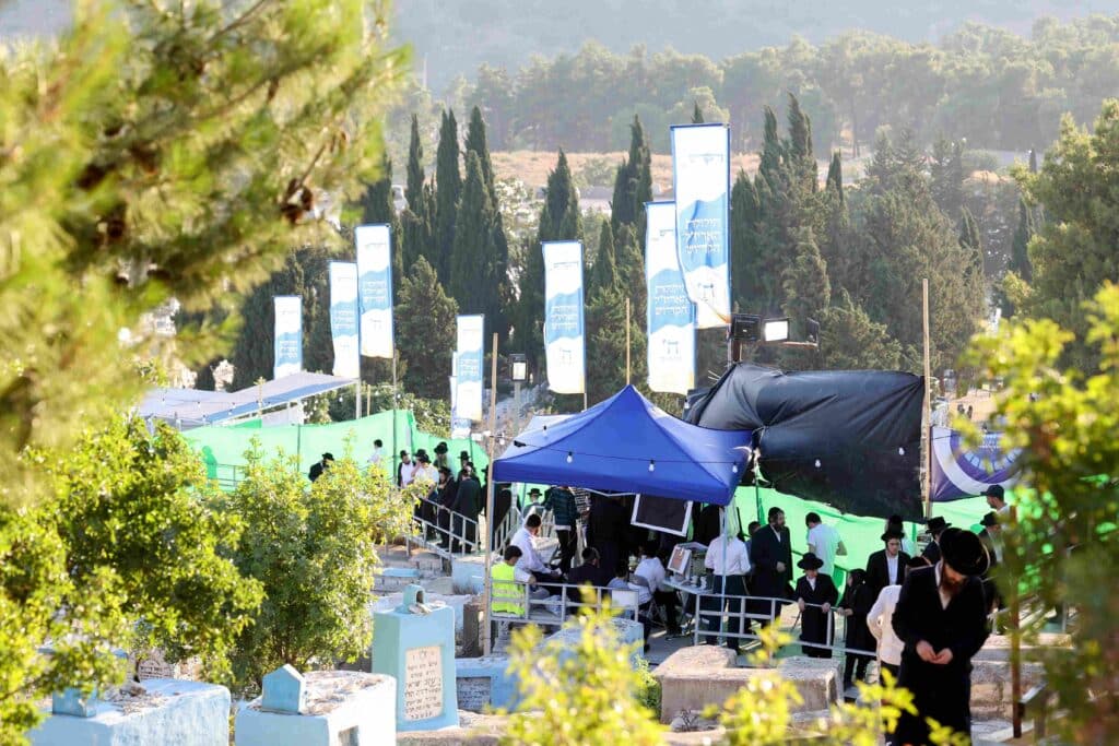 גלריה: המונים השתטחו על ציון האר"י הקדוש בצפת