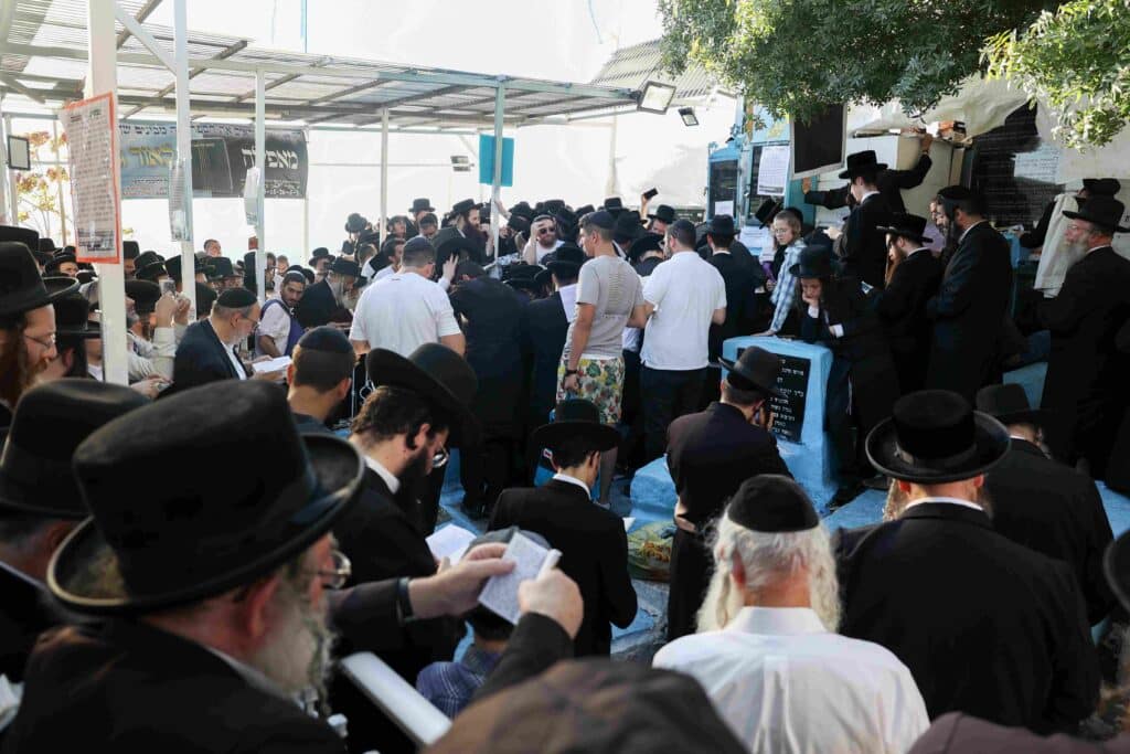 גלריה: המונים השתטחו על ציון האר"י הקדוש בצפת