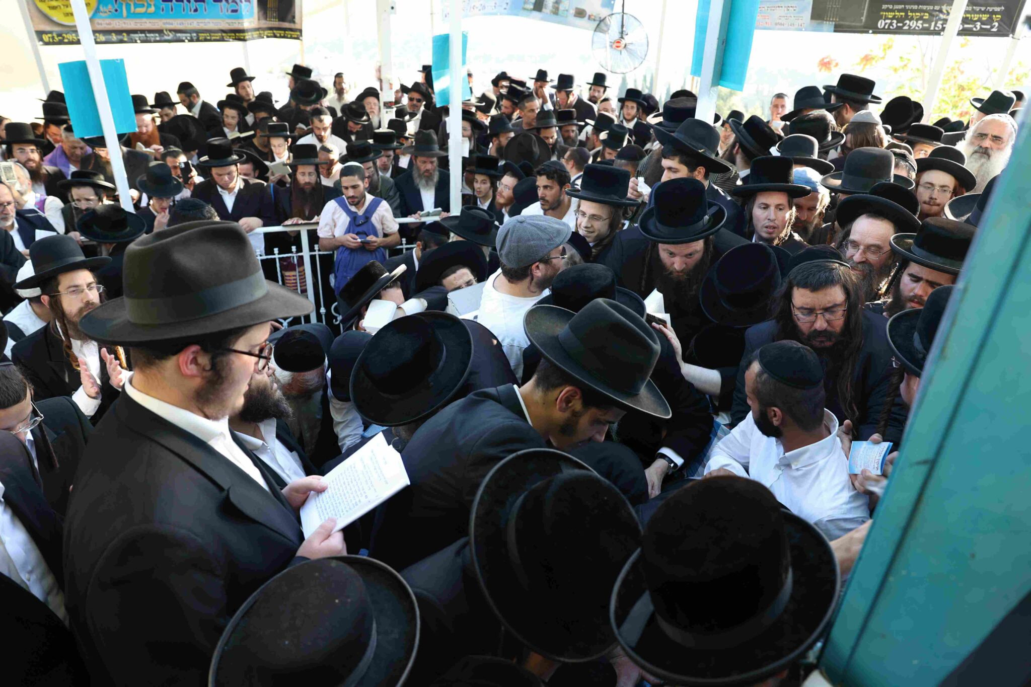 גלריה: המונים השתטחו על ציון האר"י הקדוש בצפת