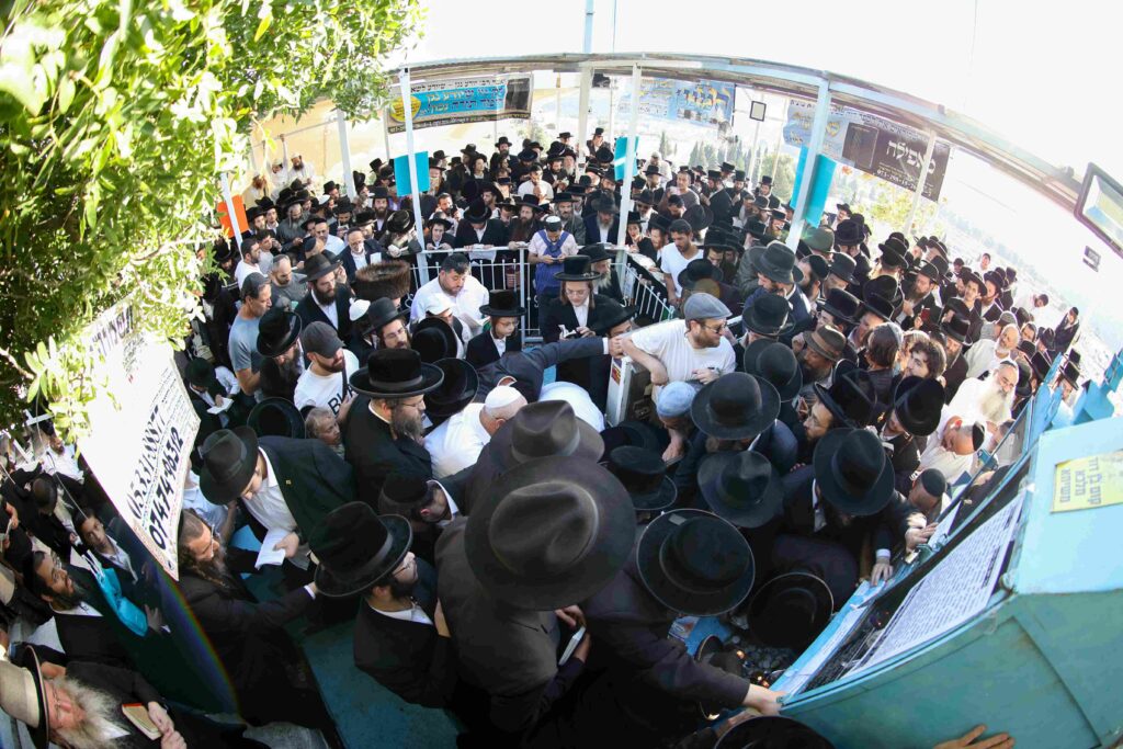 גלריה: המונים השתטחו על ציון האר"י הקדוש בצפת