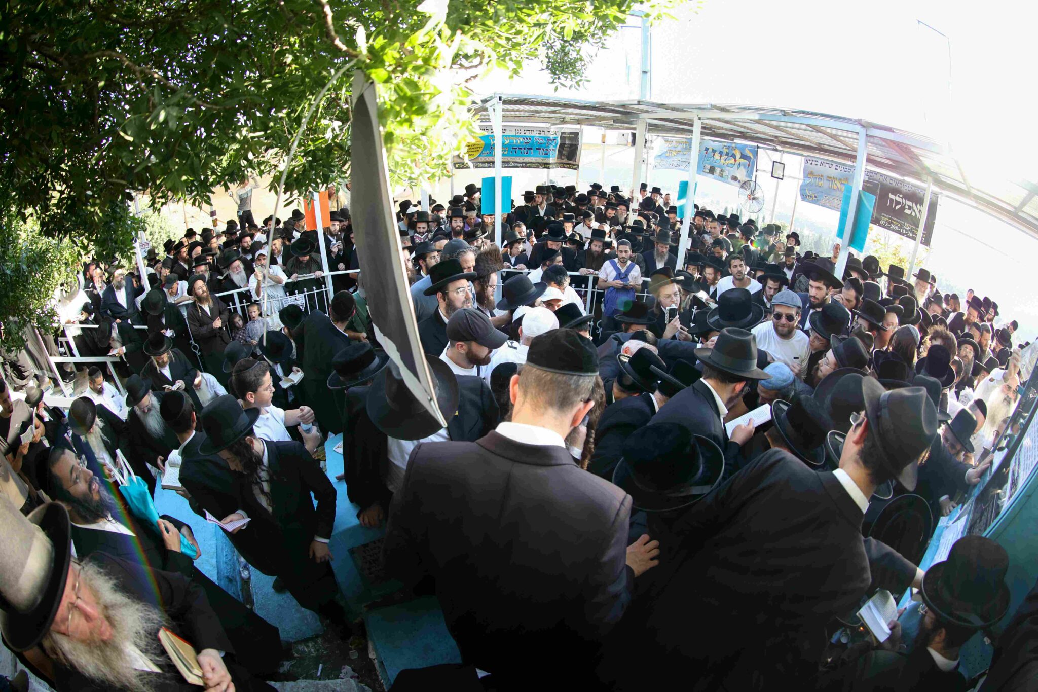 גלריה: המונים השתטחו על ציון האר"י הקדוש בצפת