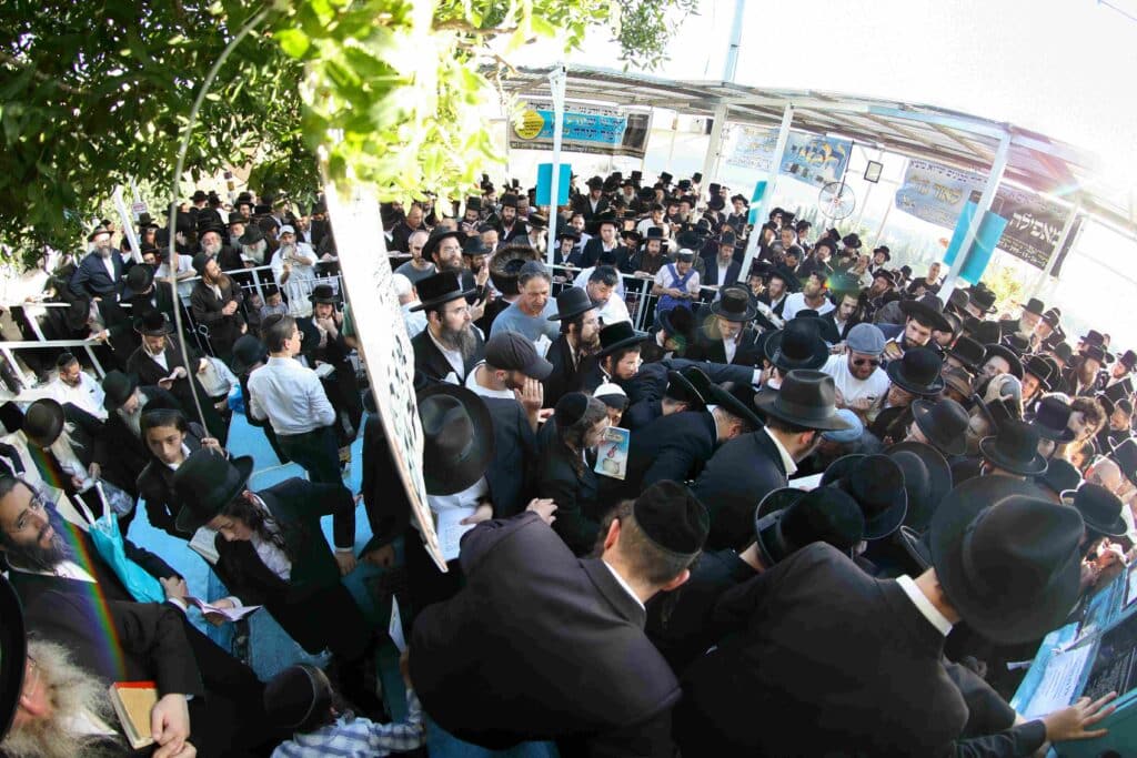 גלריה: המונים השתטחו על ציון האר"י הקדוש בצפת