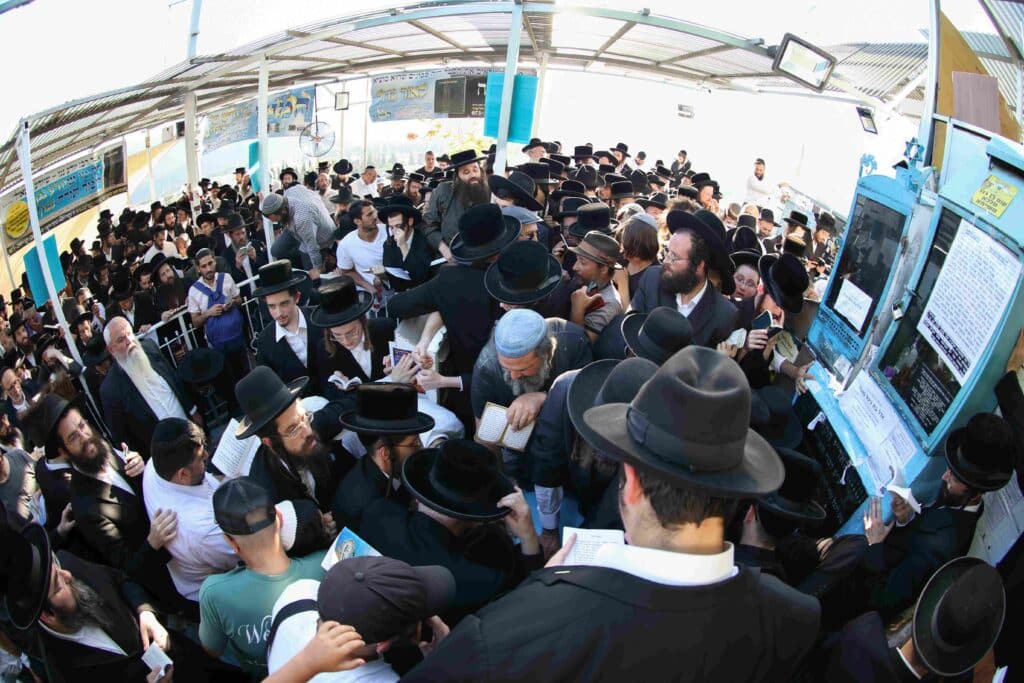 גלריה: המונים השתטחו על ציון האר"י הקדוש בצפת