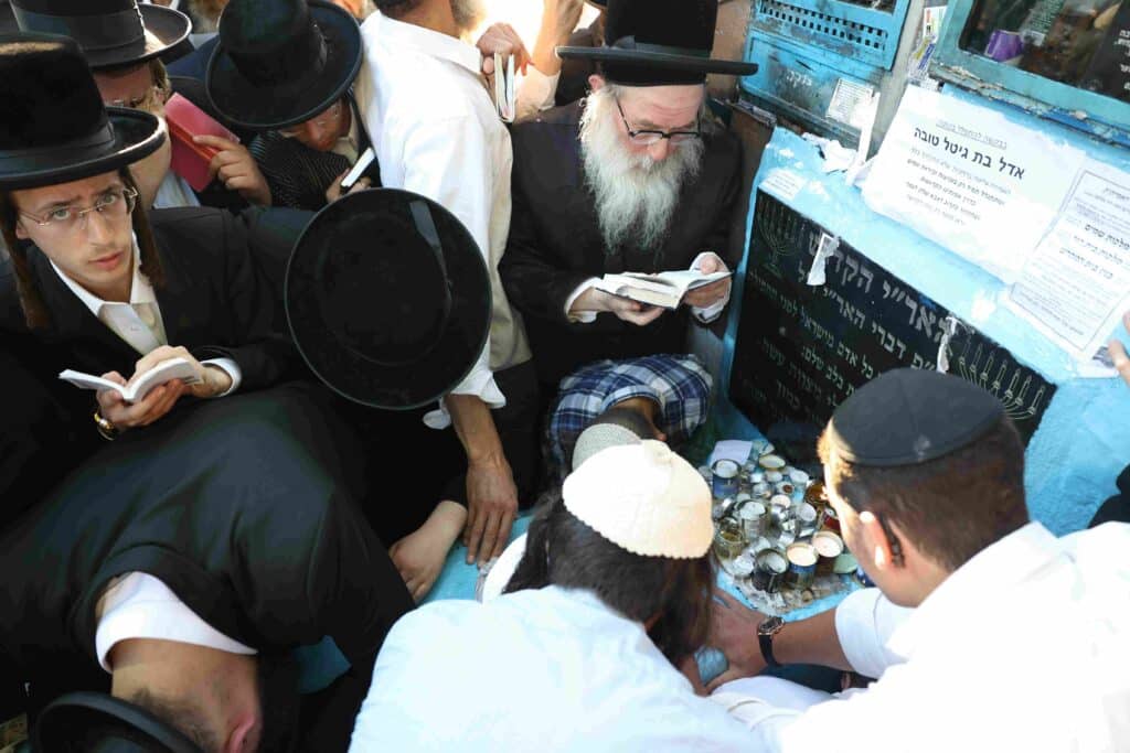 גלריה: המונים השתטחו על ציון האר"י הקדוש בצפת