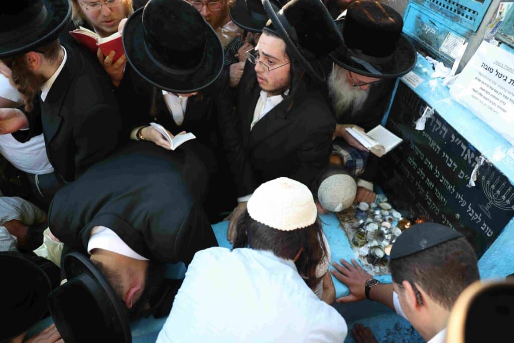 גלריה: המונים השתטחו על ציון האר"י הקדוש בצפת