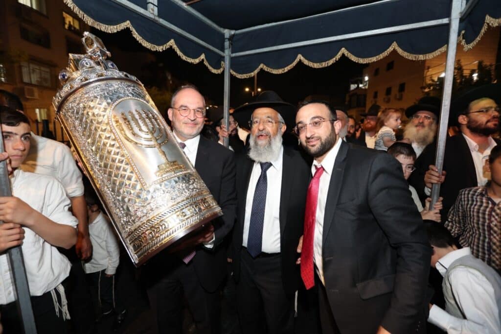 גלריה: בביתר חגגו הכנסת ס"ת לאורות ההלכה גלריה: בביתר חגגו הכנסת ס"ת לאורות ההלכה