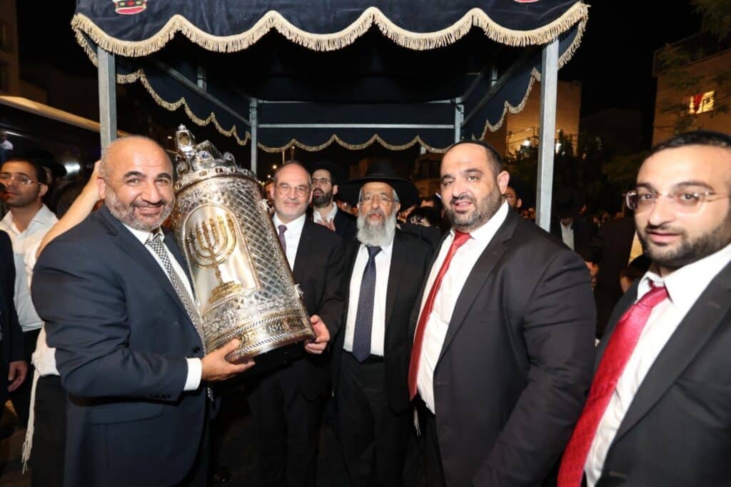 גלריה: בביתר חגגו הכנסת ס"ת לאורות ההלכה גלריה: בביתר חגגו הכנסת ס"ת לאורות ההלכה